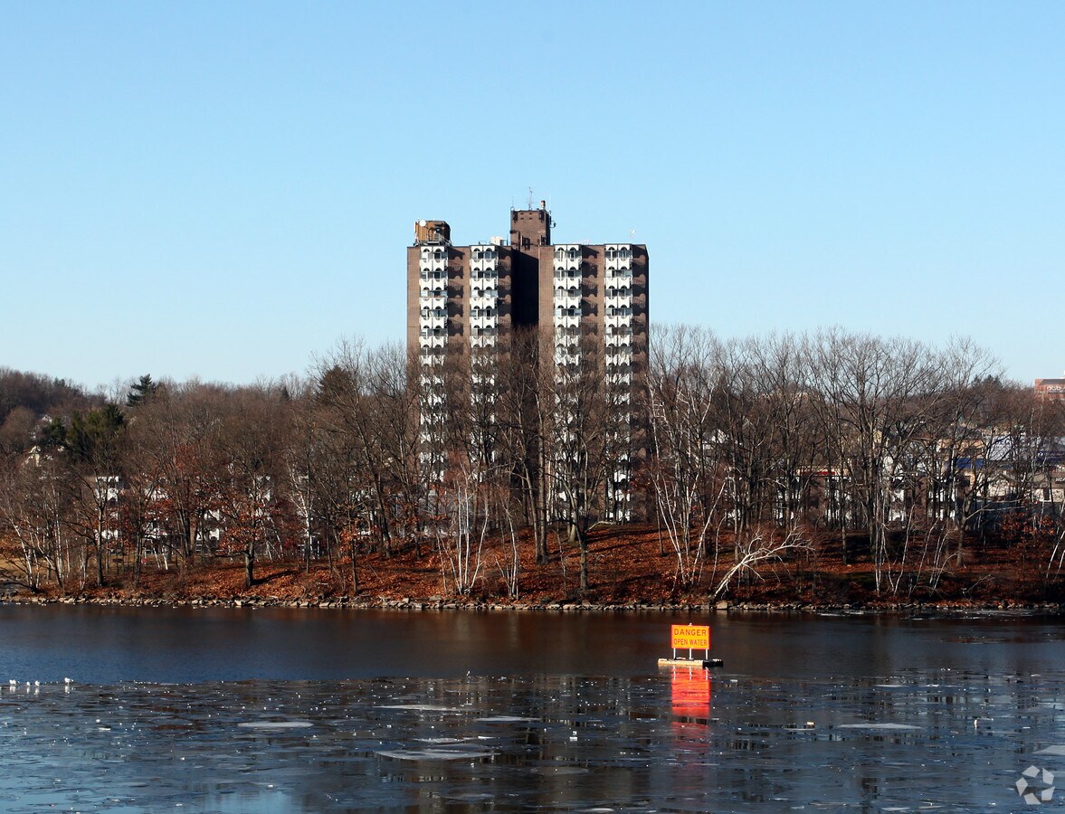 Photo - Lincoln Park Tower Apartments