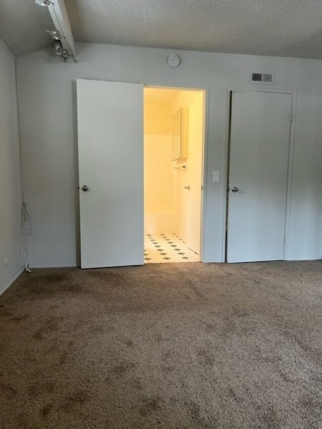 Photo - r8779 Unit #D