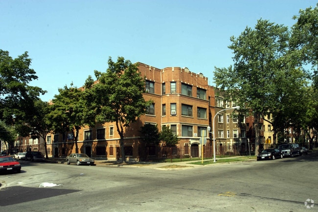 Building Photo - 7656 S Kingston Ave