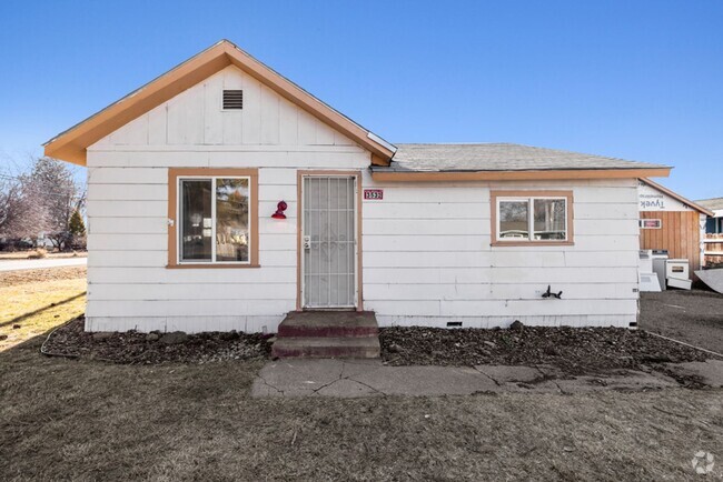 Building Photo - Newly renovated 2bdrm 1 bath house with 3 ...