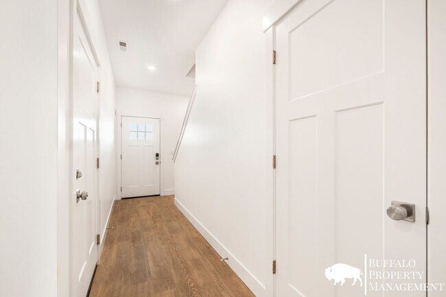 Photo - Beautiful brand new luxury 3 Bedroom 2.5 B...