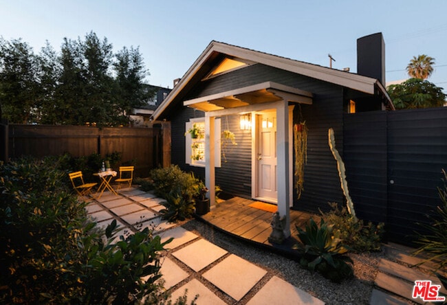 Building Photo - 1517 Cabrillo Ave Rental