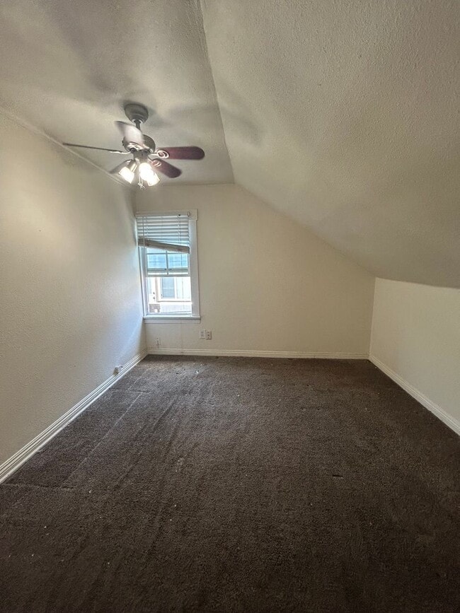 Photo - Upstairs one bedroom available now on Emerald between Cass and Bayard Unit 921