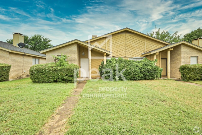 Building Photo - $1,549! 2/Bed1.5Bath duplex in Arlington! Rental