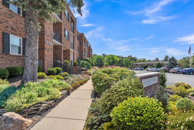 Photo - Cambridge Hall Apartments