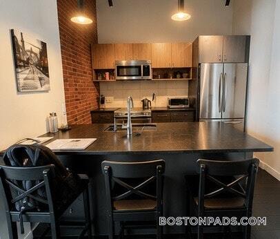 Building Photo - 319 A St