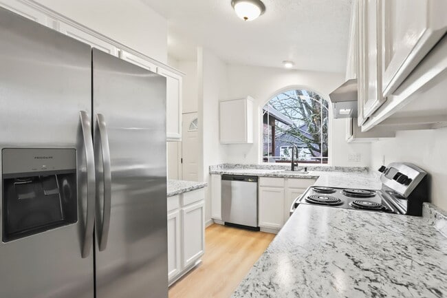 Building Photo - 3066 SW Corbeth Ln