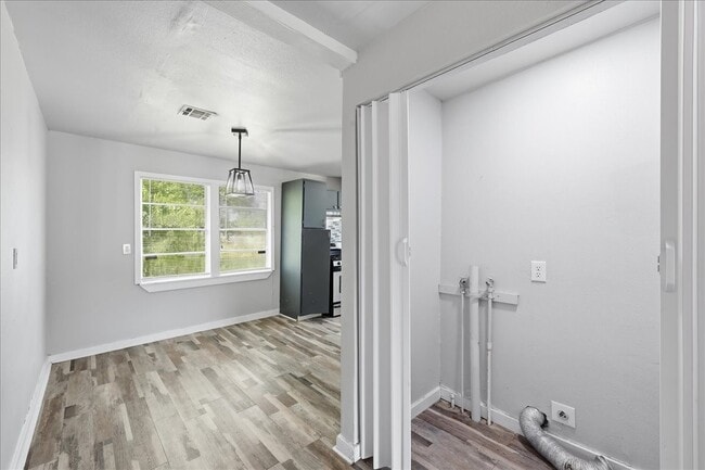 Photo - 1920 May St