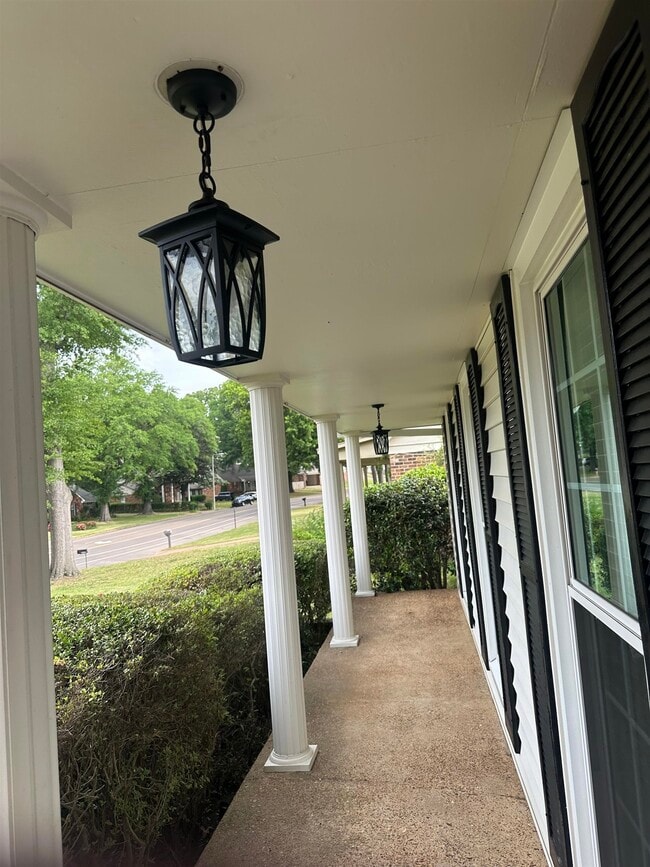 Photo - 2148 Riverdale Rd