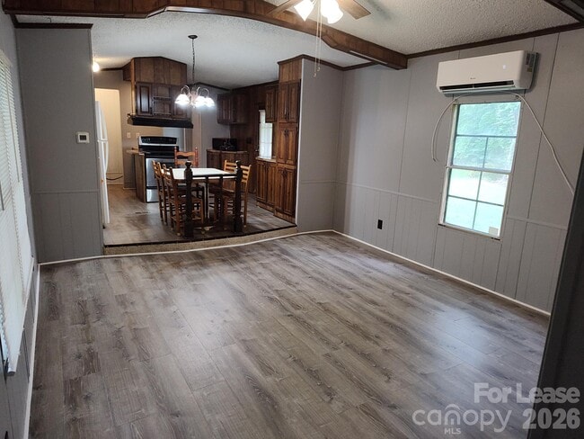 Photo - 1024 Lindsay Dr