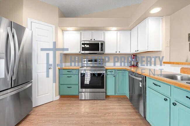 Photo - 4 Bed, 2 Bath Home with 2-Car Garage in North Nampa