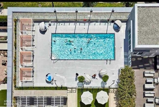 Building Photo - 657 Whiting Way