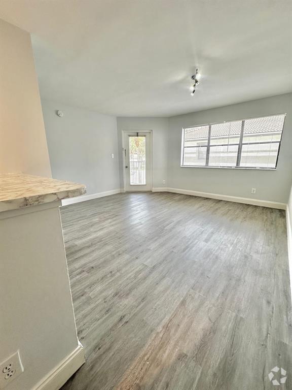 Building Photo - 540 S Park Rd Unit 210-9 Rental