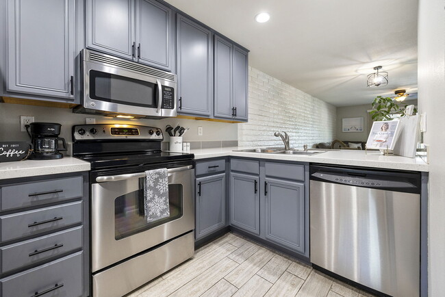 Building Photo - 4354 N 82nd St Unit 260