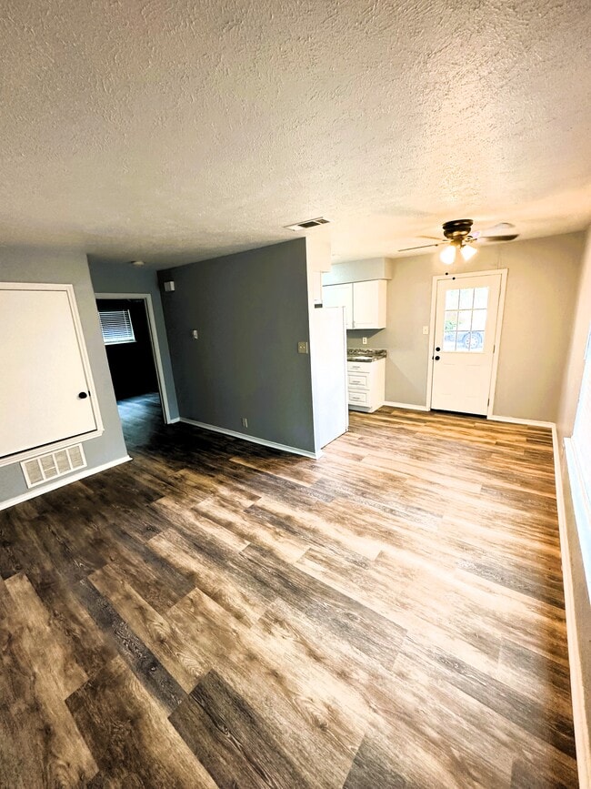 Photo - 103 Redbud Ct