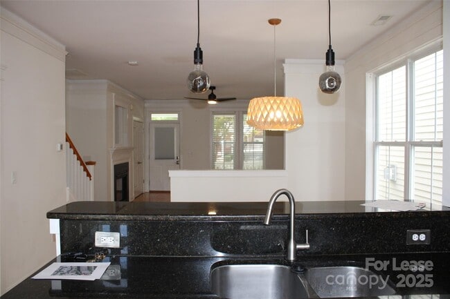 Photo - 541 Jetton St