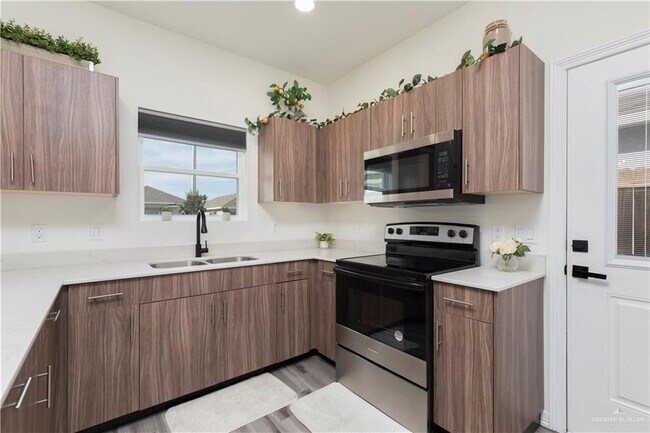 1006 N Clarence Ave Unit 2