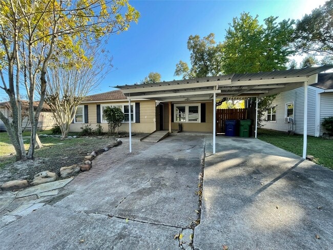 Building Photo - 1112 Southampton Dr