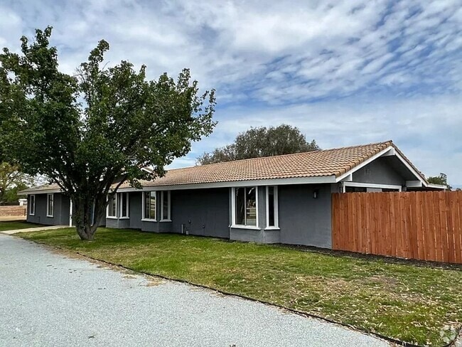 Building Photo - 10485 E Herndon Ave Rental