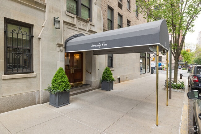 Photo - 21 E 90th St