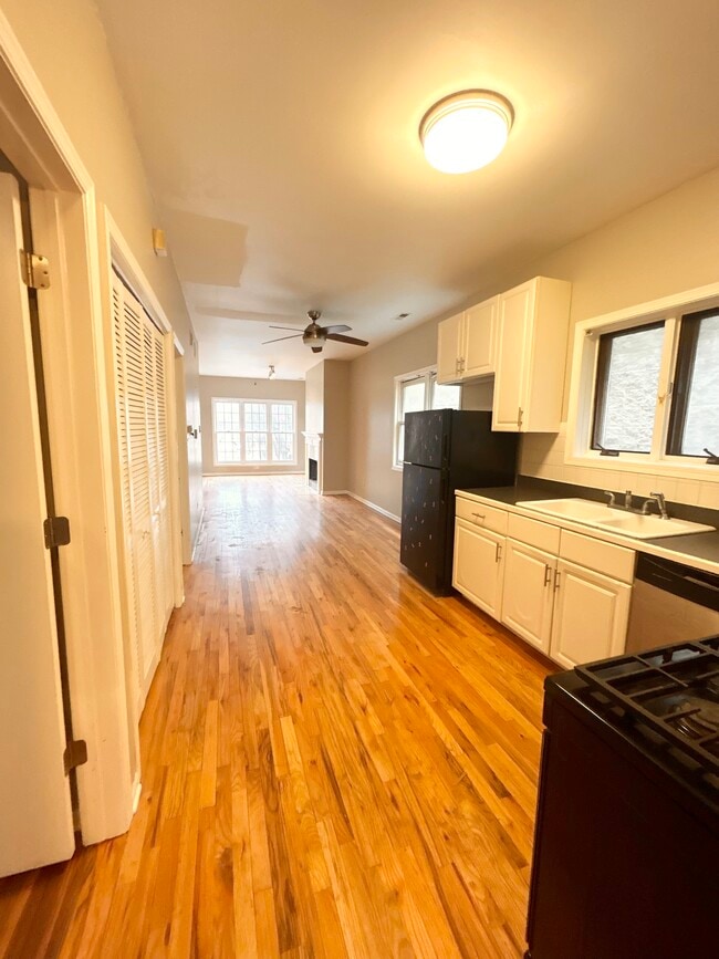 Photo - 842 N Wood St Unit 2