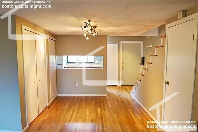 Building Photo - Newly renovated 2 bedroom Rental