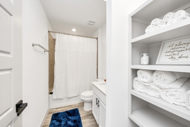 Photo - 202 Serena Pk Ln