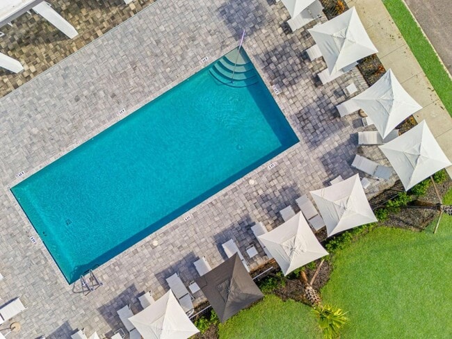 Photo - 384 Famagusta Dr