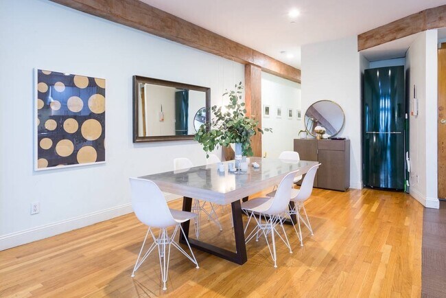 Photo - Back on the market! Amazing SOHO style ful... Unidad 2