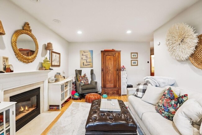 Photo - 4237 Ottawa Ave S