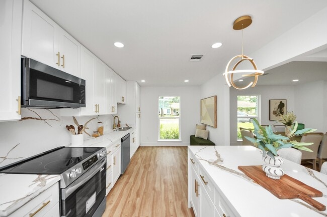 Photo - 6249 Locke Ln