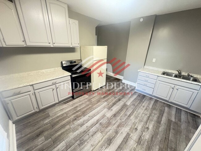 Photo - 419 Alberta St