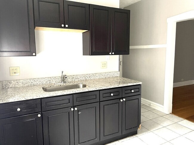 Photo - 2551 N Avers Ave Unit 2C