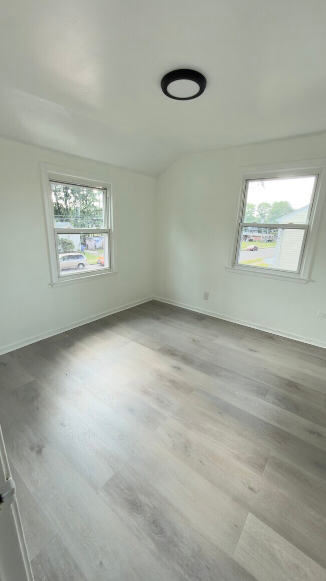 81 Cannon Rd