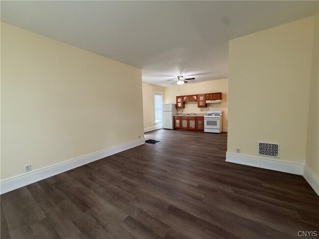 Photo - 416 Danforth St