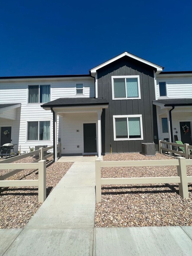 Building Photo - Fantastic Townhome in Ault