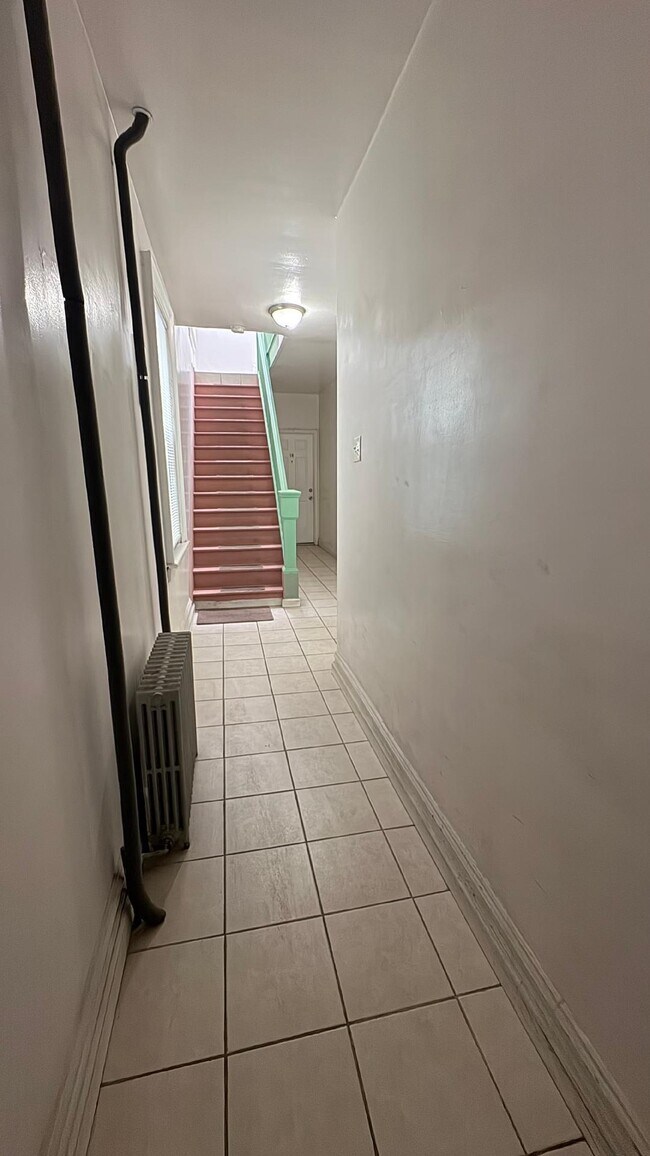 Photo - 339 Danforth Ave Unidad 1F