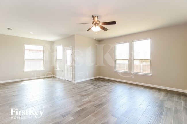 Photo - 401 Goldfinch Rd