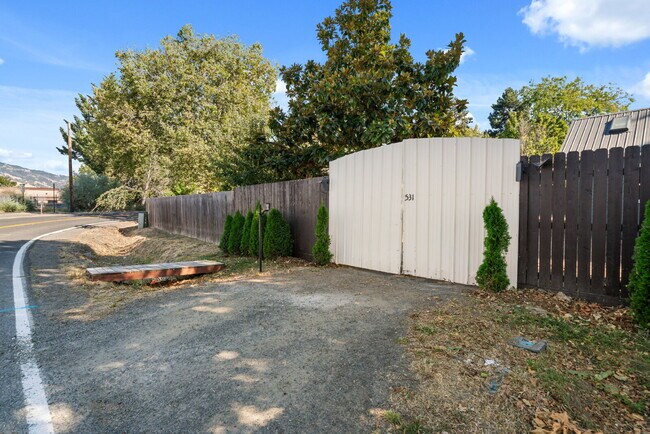 531 Clay St