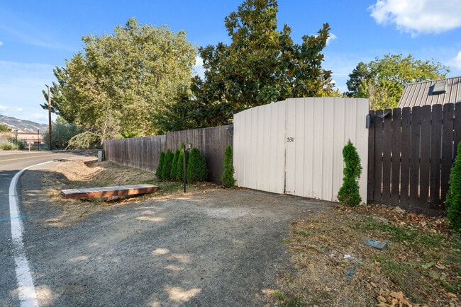 Photo - 531 Clay St