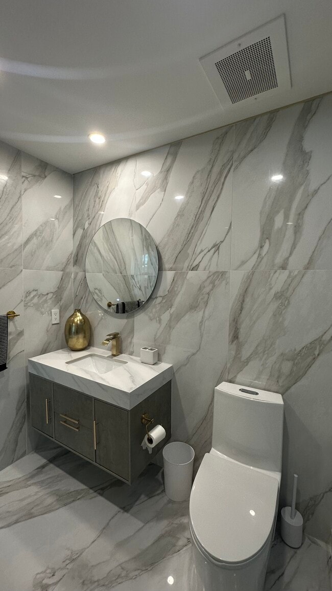 Photo - 139 NE 32nd St