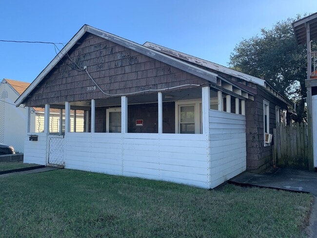 Building Photo - Two Bedroom Home