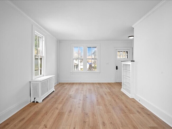 Photo - Spacious Pet Friendly 4 Bedroom Rental in ...