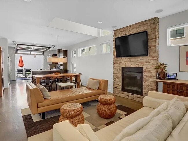 Photo - 2713 Grove St