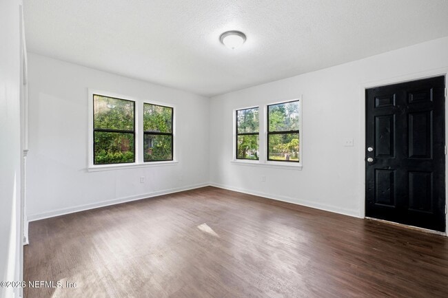 Photo - 920 George Cir