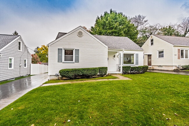 Photo - 531 Spencer Rd