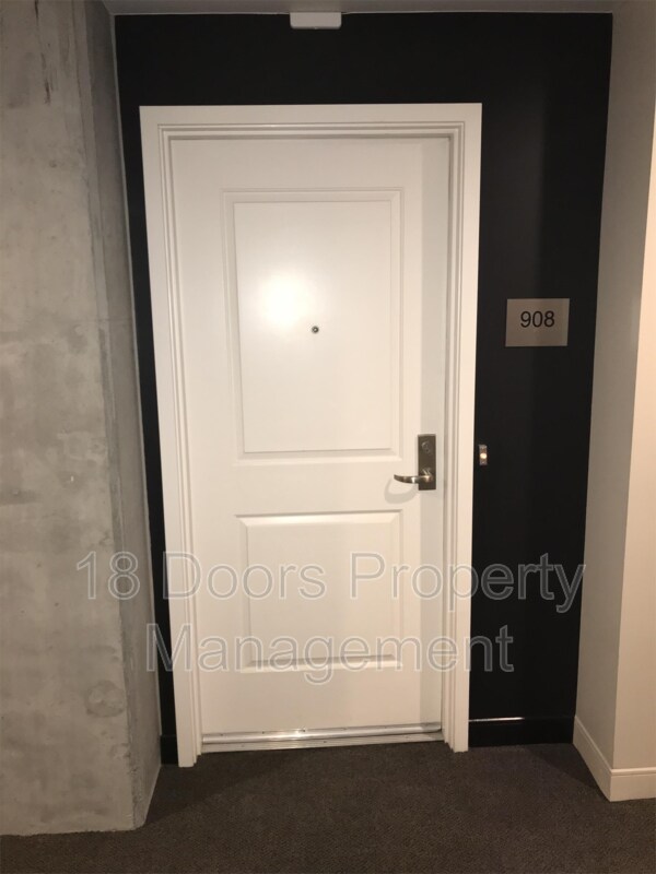 Photo - 1080 Park Blvd