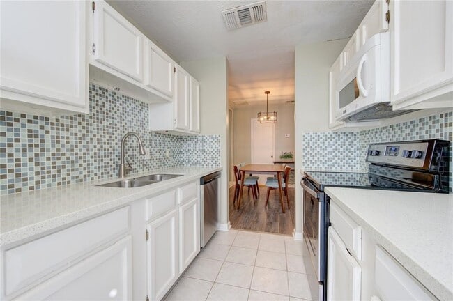 Photo - 2379 Briarwest Blvd Unidad 61