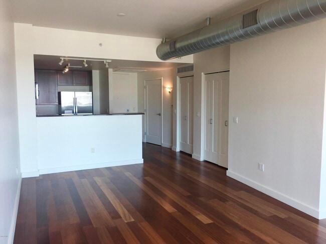 Photo - 310 S 4th St Unidad 702