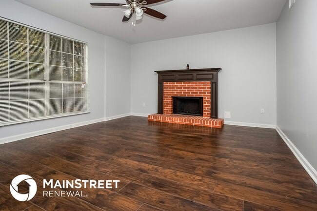 Photo - 110 Crystal Green Ct